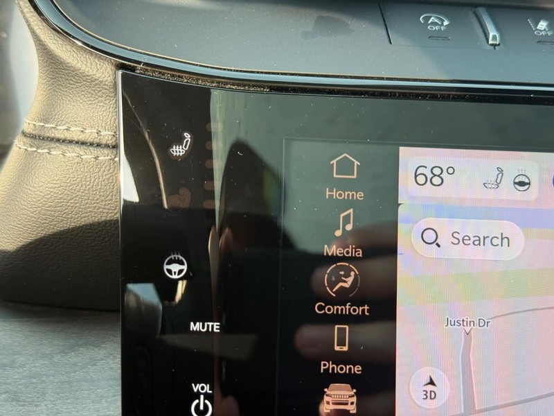 Jeep Grand Cherokee Vehicle Full-screen Gallery Image 18