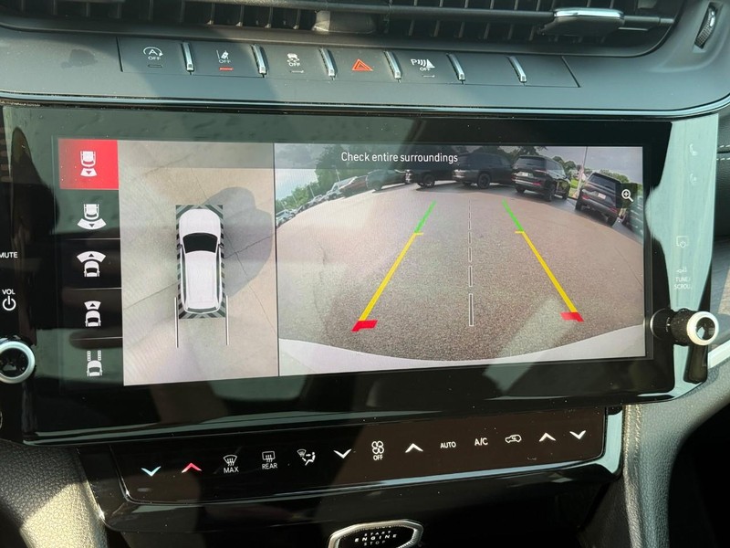 Jeep Grand Cherokee Vehicle Full-screen Gallery Image 19