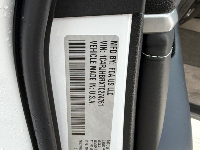 Jeep Grand Cherokee Vehicle Full-screen Gallery Image 20