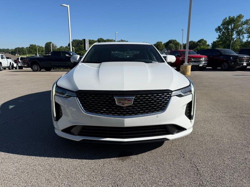 Cadillac CT4 Vehicle Image 12