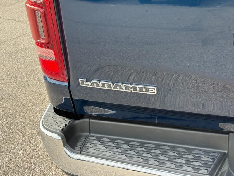 Ram 1500 Vehicle Full-screen Gallery Image 5