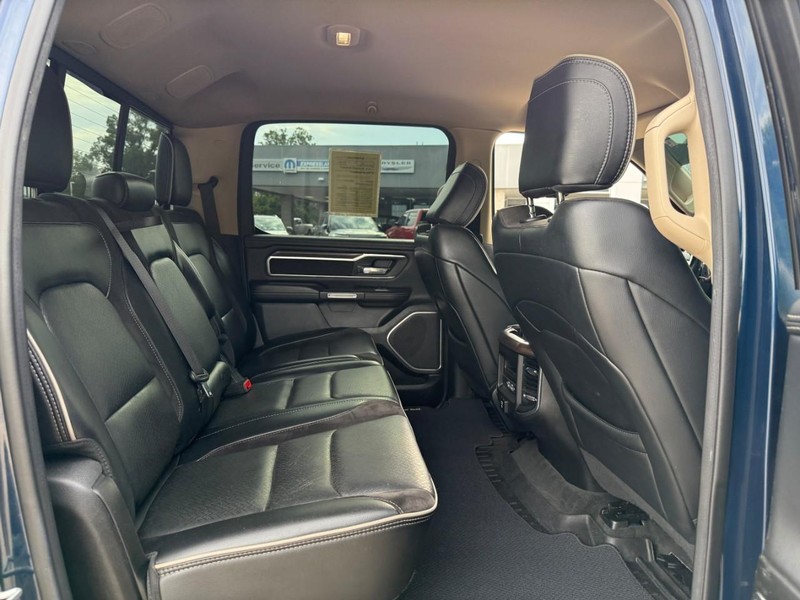 Ram 1500 Vehicle Full-screen Gallery Image 11