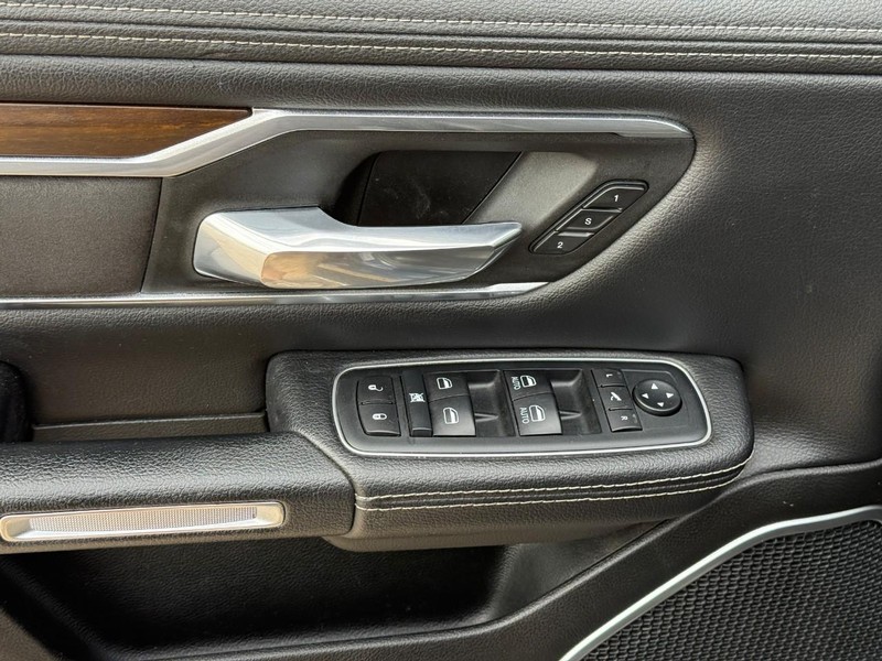 Ram 1500 Vehicle Full-screen Gallery Image 16