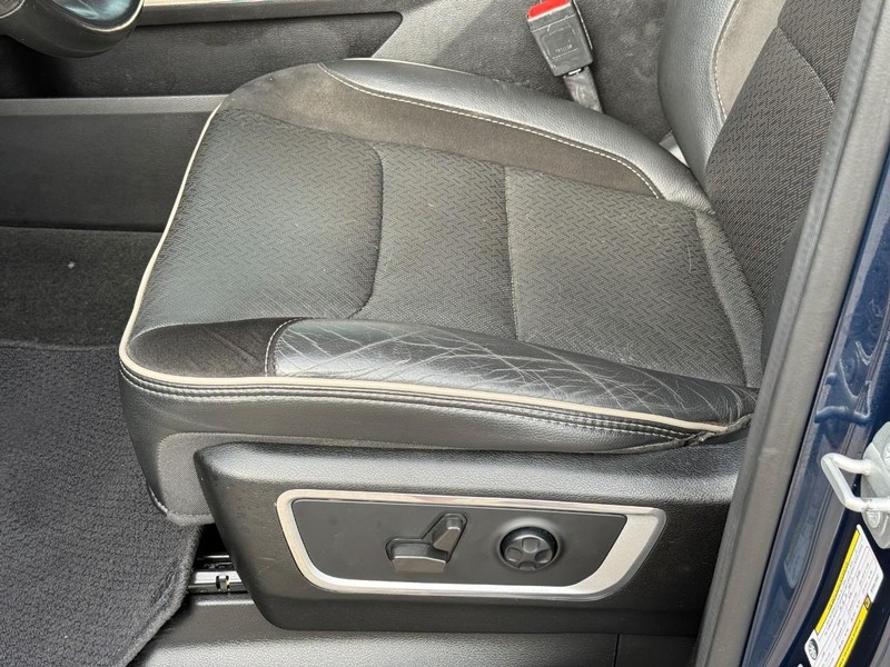 Ram 1500 Vehicle Full-screen Gallery Image 18