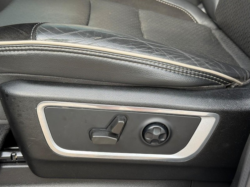 Ram 1500 Vehicle Full-screen Gallery Image 19