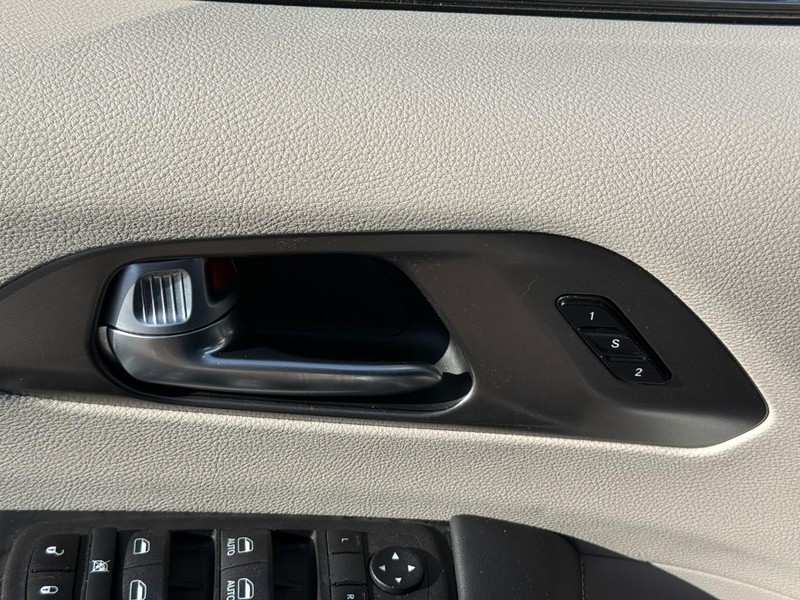 Chrysler Pacifica Vehicle Image 20
