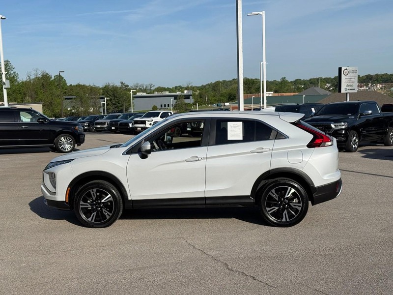 Mitsubishi Eclipse Cross Vehicle Full-screen Gallery Image 2