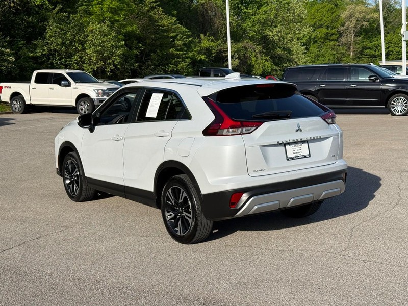 Mitsubishi Eclipse Cross Vehicle Full-screen Gallery Image 3
