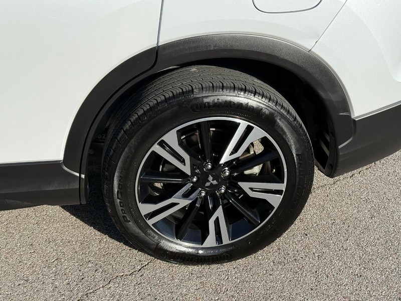 Mitsubishi Eclipse Cross Vehicle Full-screen Gallery Image 4