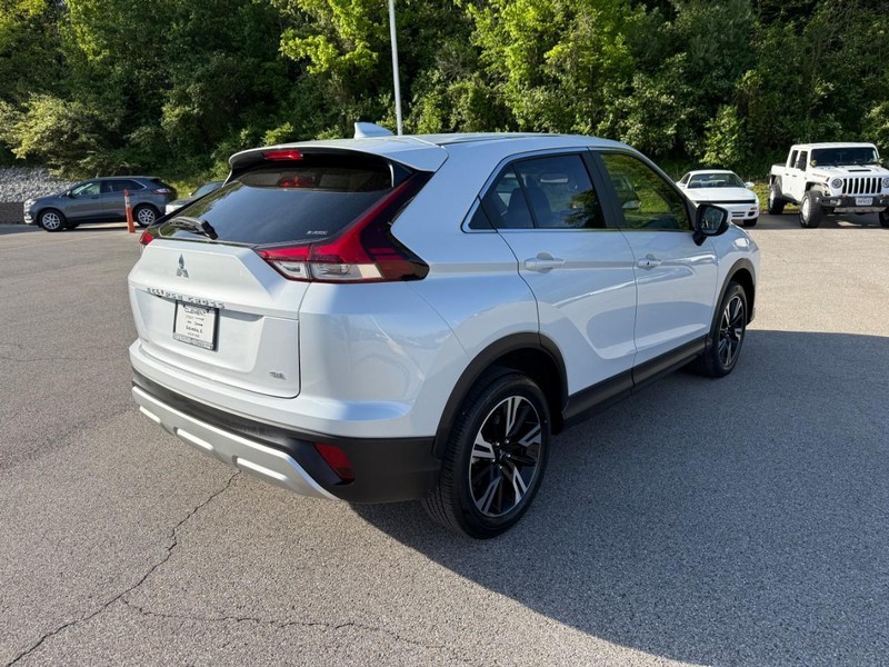 Mitsubishi Eclipse Cross Vehicle Full-screen Gallery Image 7