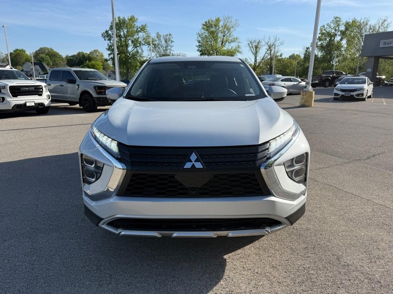 Mitsubishi Eclipse Cross Vehicle Full-screen Gallery Image 9