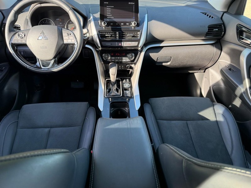 Mitsubishi Eclipse Cross Vehicle Full-screen Gallery Image 11