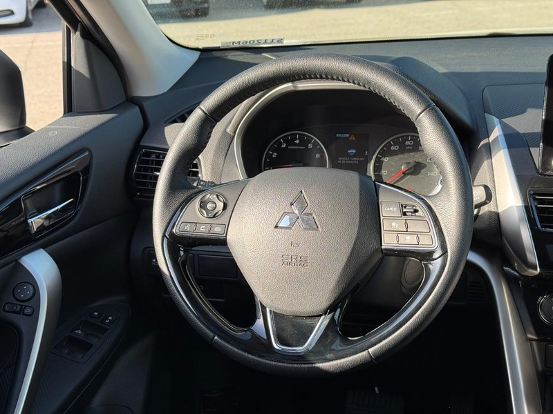 Mitsubishi Eclipse Cross Vehicle Full-screen Gallery Image 12