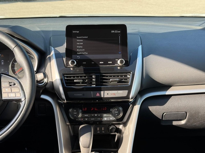 Mitsubishi Eclipse Cross Vehicle Full-screen Gallery Image 13