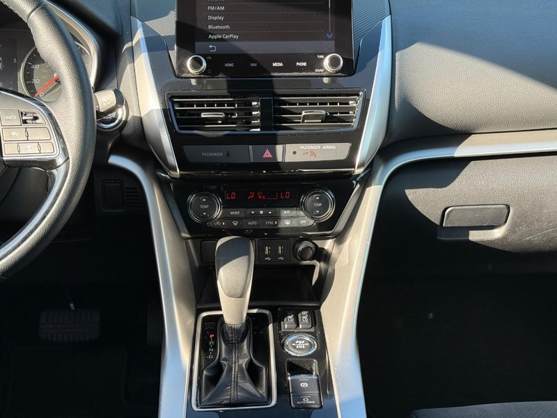 Mitsubishi Eclipse Cross Vehicle Full-screen Gallery Image 14