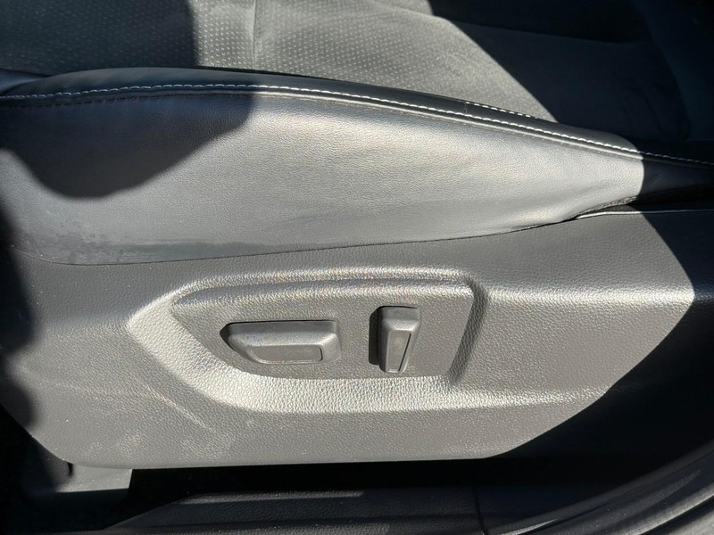 Mitsubishi Eclipse Cross Vehicle Full-screen Gallery Image 18