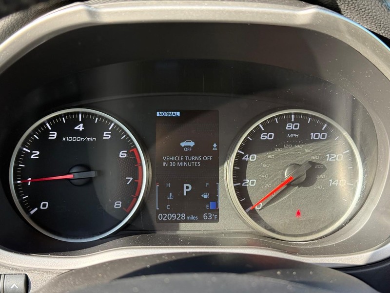 Mitsubishi Eclipse Cross Vehicle Full-screen Gallery Image 21