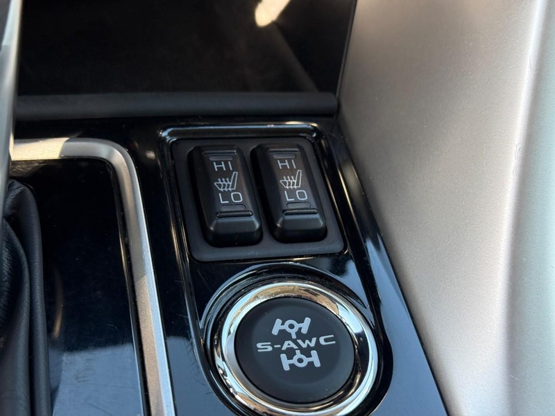 Mitsubishi Eclipse Cross Vehicle Full-screen Gallery Image 23