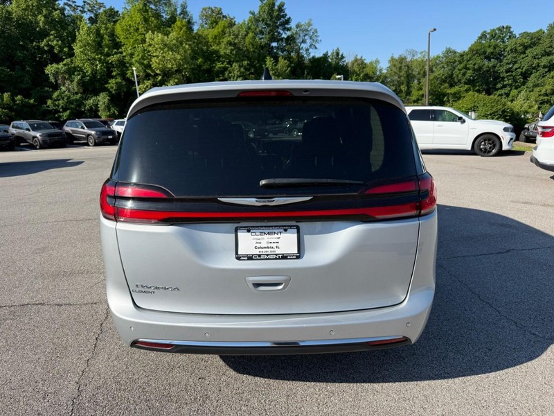 Chrysler Pacifica Vehicle Image 08