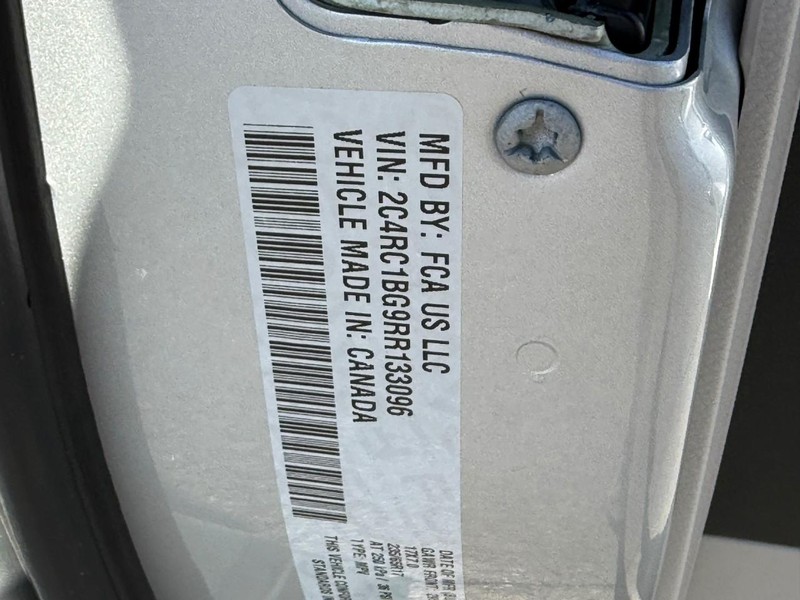 Chrysler Pacifica Vehicle Image 28
