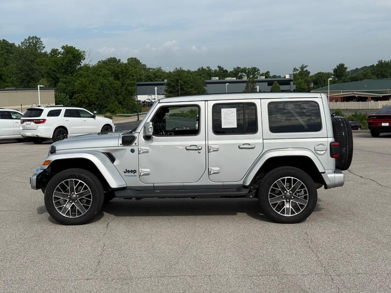 Jeep Wrangler 4xe Vehicle Full-screen Gallery Image 2