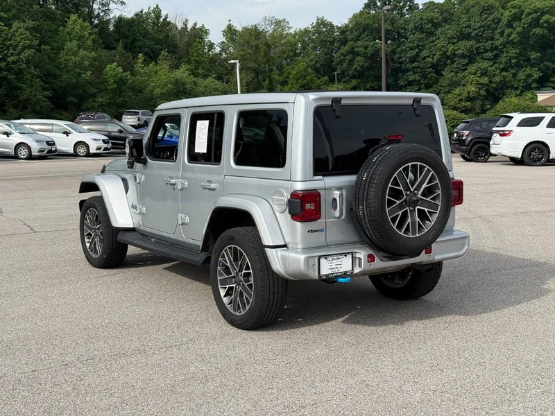 Jeep Wrangler 4xe Vehicle Full-screen Gallery Image 3