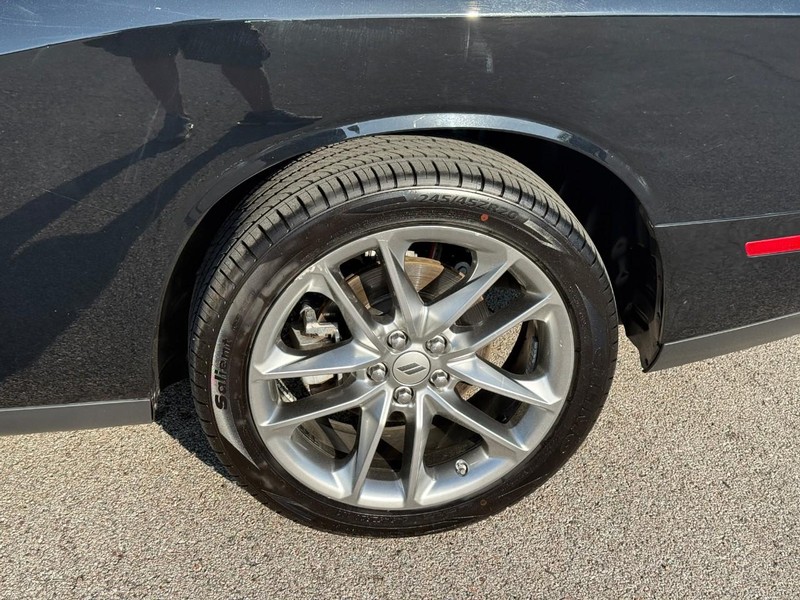 Dodge Challenger Vehicle Image 05