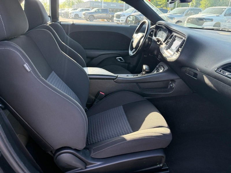 Dodge Challenger Vehicle Image 12