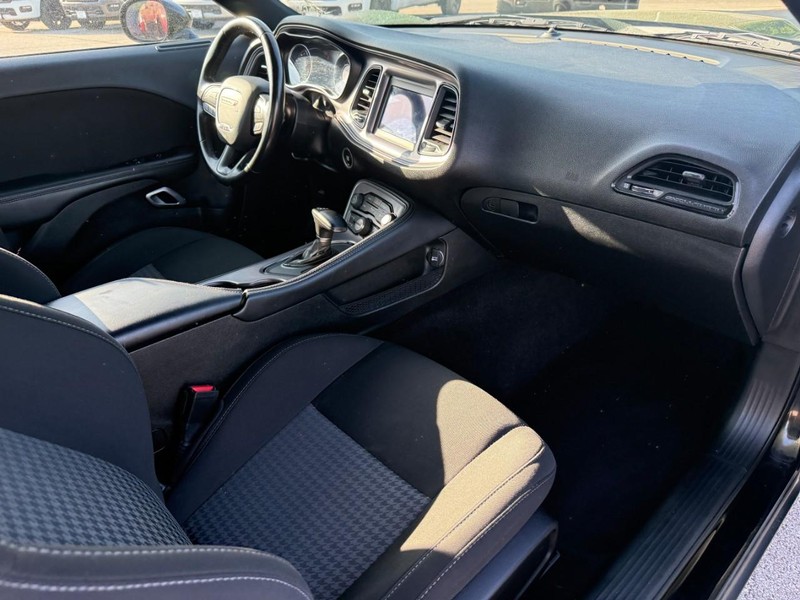 Dodge Challenger Vehicle Image 13