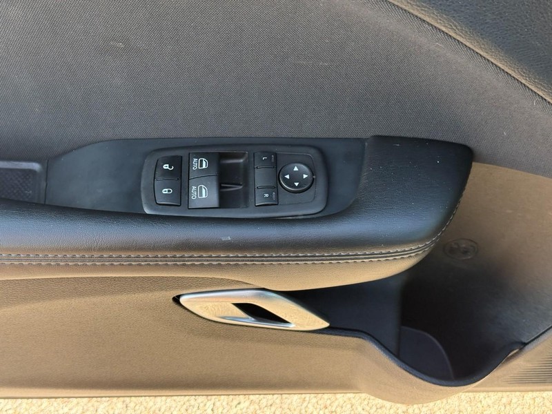 Dodge Challenger Vehicle Image 14