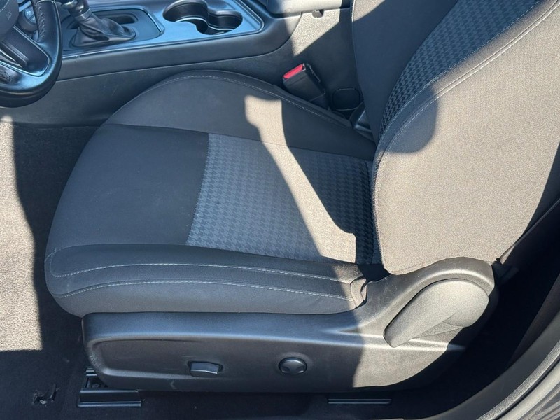 Dodge Challenger Vehicle Image 15