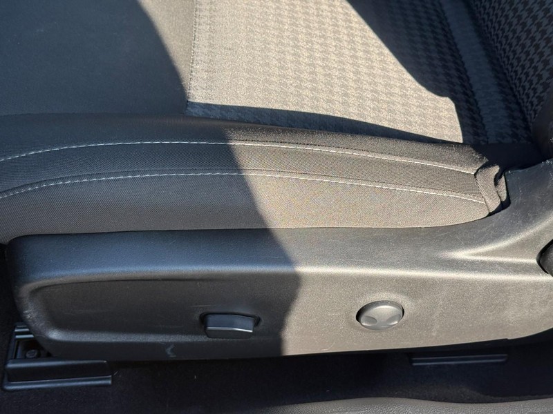 Dodge Challenger Vehicle Image 16