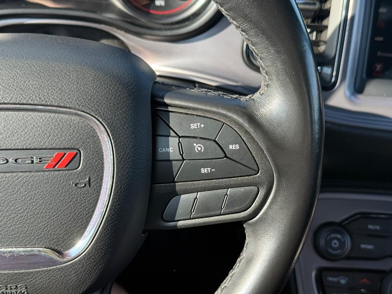 Dodge Challenger Vehicle Image 18