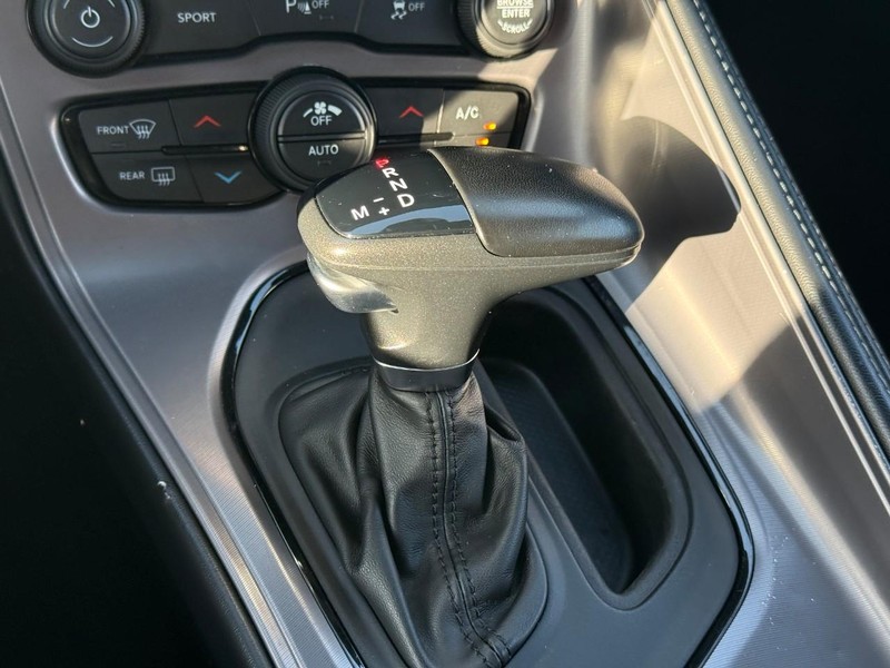 Dodge Challenger Vehicle Image 20