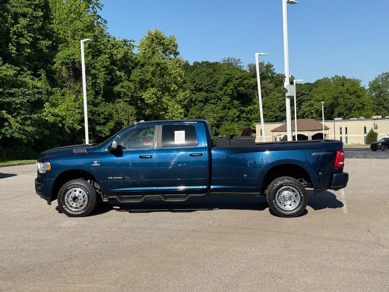 Ram 3500 Vehicle Full-screen Gallery Image 2