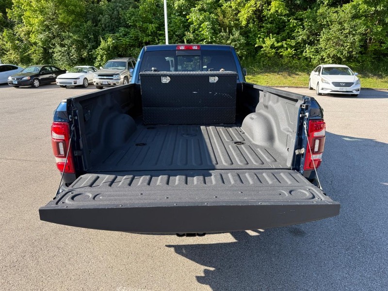 Ram 3500 Vehicle Full-screen Gallery Image 5