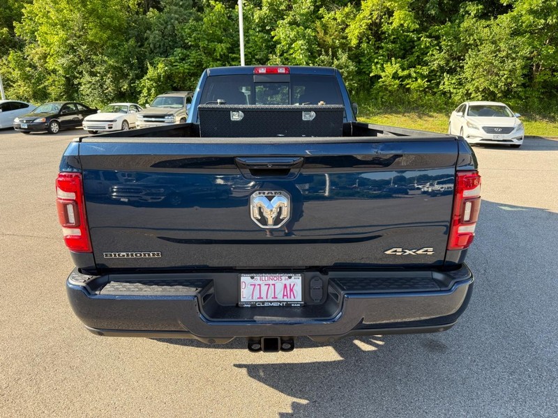 Ram 3500 Vehicle Full-screen Gallery Image 6