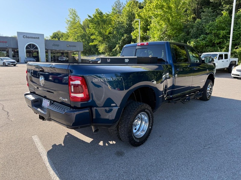 Ram 3500 Vehicle Full-screen Gallery Image 7
