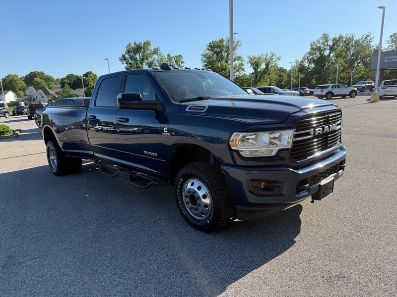 Ram 3500 Vehicle Full-screen Gallery Image 8