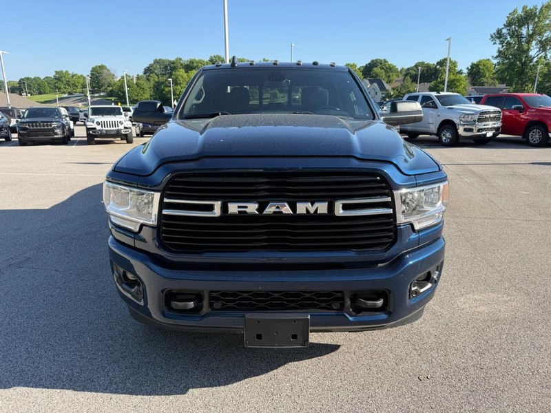 Ram 3500 Vehicle Full-screen Gallery Image 9