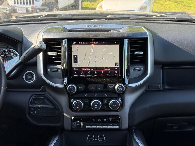 Ram 3500 Vehicle Full-screen Gallery Image 13
