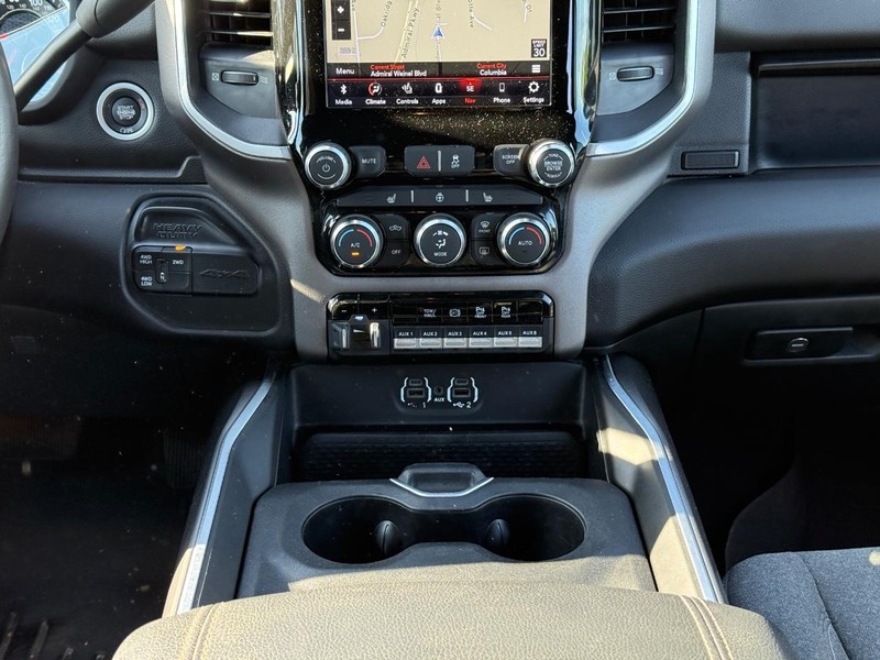 Ram 3500 Vehicle Full-screen Gallery Image 14