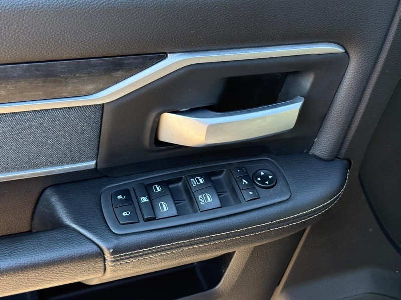 Ram 3500 Vehicle Full-screen Gallery Image 15