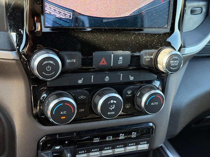 Ram 3500 Vehicle Full-screen Gallery Image 21