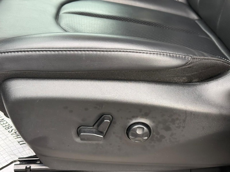 Chrysler Pacifica Vehicle Image 22