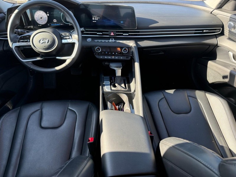 Hyundai Elantra Vehicle Image 13