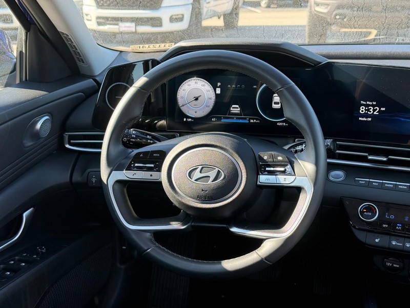 Hyundai Elantra Vehicle Image 14