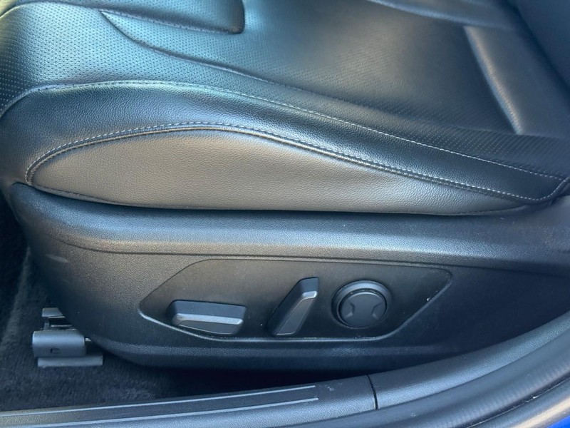 Hyundai Elantra Vehicle Image 19