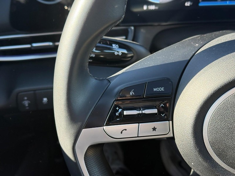 Hyundai Elantra Vehicle Image 20