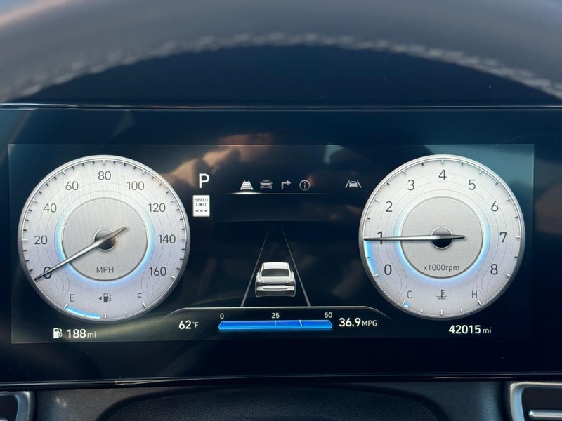 Hyundai Elantra Vehicle Image 22
